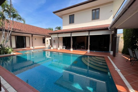 Villa in Hua Hin, Thailand 5 bedrooms № 46989 - photo 1