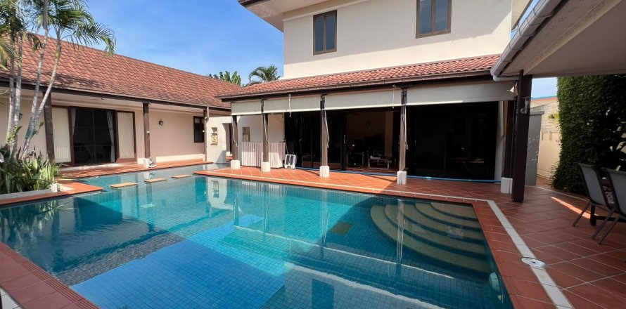 Villa in Hua Hin, Thailand 5 bedrooms № 46989