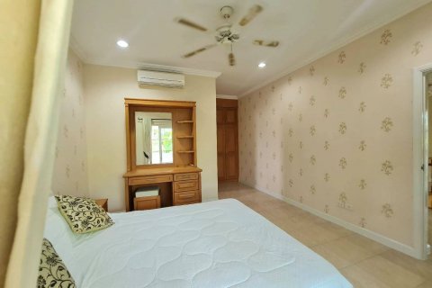 House in Bang Lamung, Thailand 6 bedrooms № 47152 - photo 11