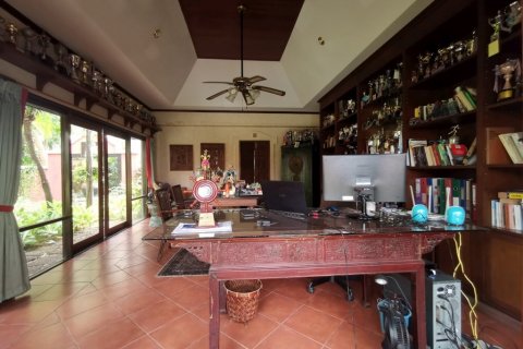 House in Pattaya, Thailand 4 bedrooms № 46600 - photo 23