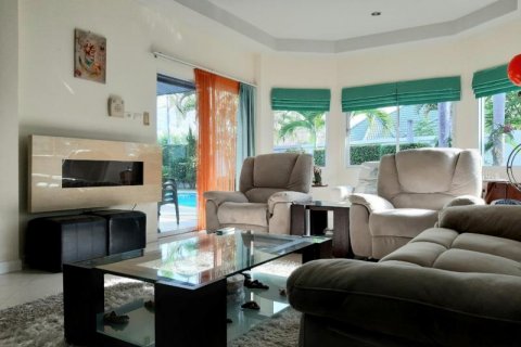 House in Pattaya, Thailand 3 bedrooms № 46589 - photo 8