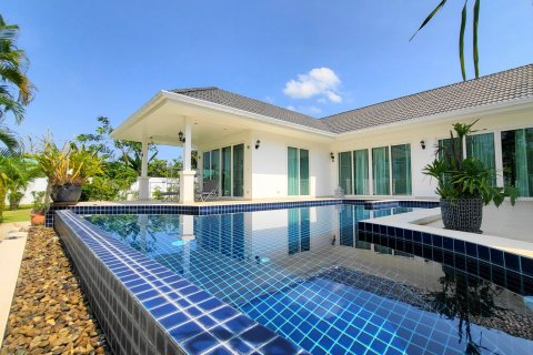 Villa in Hua Hin, Thailand 3 bedrooms № 46911 - photo 1