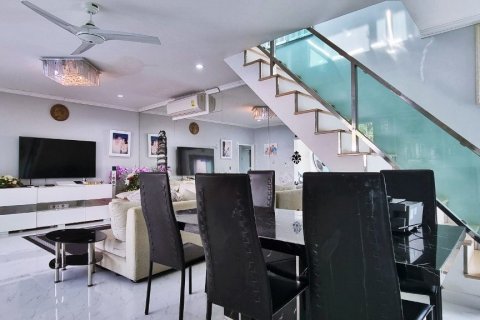 House in Bang Lamung, Thailand 6 bedrooms № 47120 - photo 4