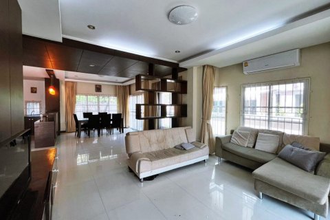 House in Bang Lamung, Thailand 3 bedrooms № 47090 - photo 5