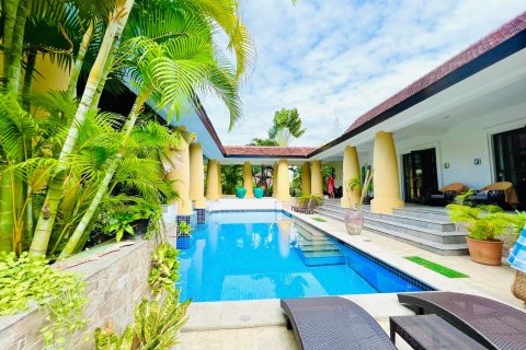 Villa in Hua Hin, Thailand 5 bedrooms № 46912 - photo 1