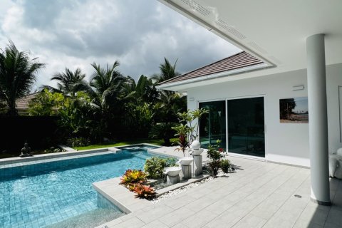 Villa in Hua Hin, Thailand 3 bedrooms № 46994 - photo 1