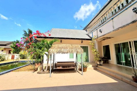 House in Bang Lamung, Thailand 5 bedrooms № 47153 - photo 2