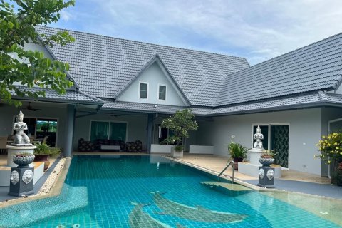 Villa in Pattaya, Thailand 6 bedrooms № 47070 - photo 8
