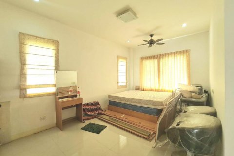 House in Bang Lamung, Thailand 5 bedrooms № 47153 - photo 15