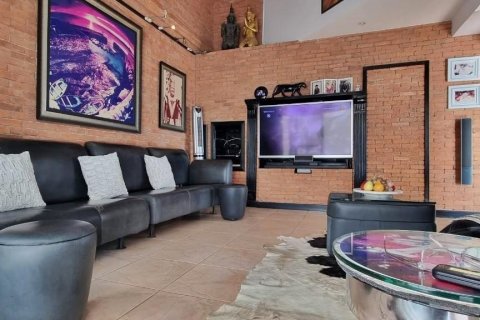 Condo in Bang Lamung, Thailand, 4 bedrooms  № 47085 - photo 9