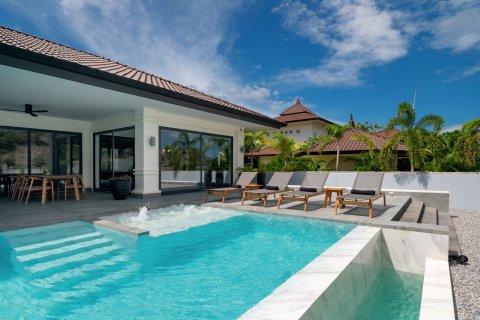 Villa in Hua Hin, Thailand 5 bedrooms № 47165 - photo 15