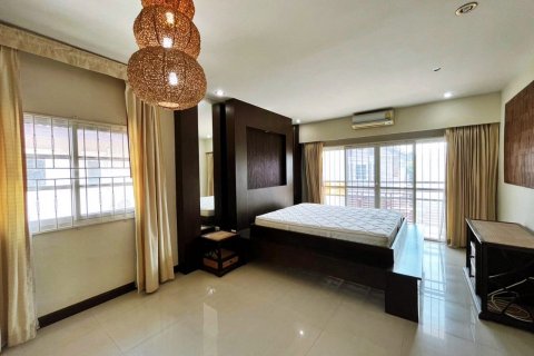 House in Bang Lamung, Thailand 3 bedrooms № 47090 - photo 17