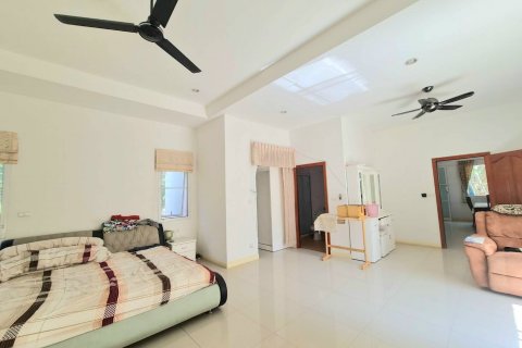 House in Bang Lamung, Thailand 5 bedrooms № 47153 - photo 11